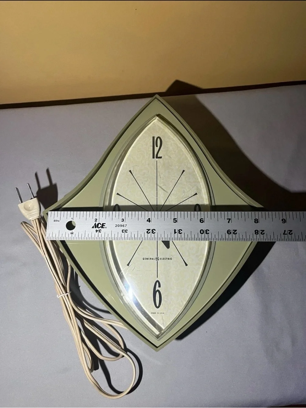 Vintage 1960s Atomic Mid Century GE Electric Wall Clock Model 2159 Made in USA